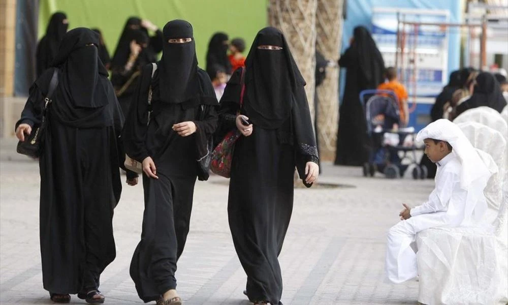 Γαλλικό εστιατόριο στη Σαουδική Αραβία απαγορεύει το χιτζάμπ